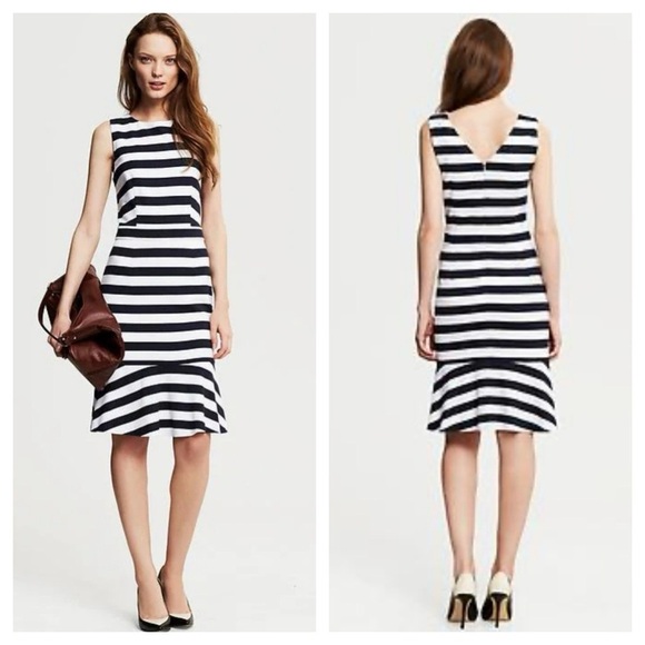 Banana Republic 

BLACK /WHITE STRIPE PONTE FLOUNCE DRESS size 8 - Picture 1 of 12